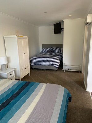 Downstairs bedroom- Double Bed