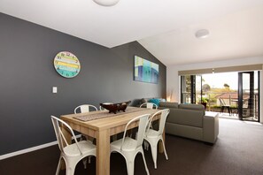 Lounge / Dining Room