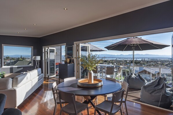 Dining area & views
