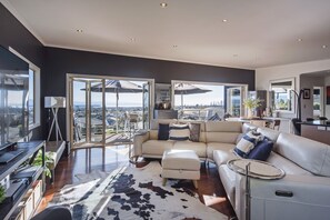 Living area & views