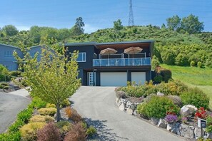 Black Vista - Nelson Holiday Home