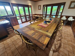 Dining comfortably for 20 adults/children/babies