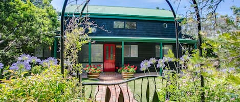 Lovely story-book cottage