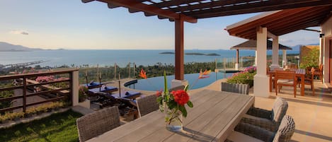 Samui Summit Villa-Wake up to this View at the Breakfast area and Pool.