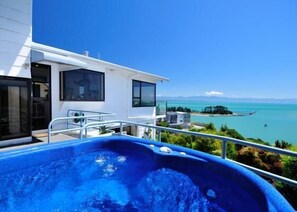 Ocean Dreaming, Nelson Holiday Home - Spa pool