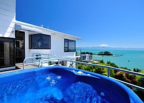 Ocean Dreaming, Nelson Holiday Home - Spa pool