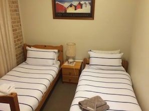 3rd bedroom - 2 single beds