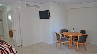 Sydney City 1 Bedroom Apartment with Balcony