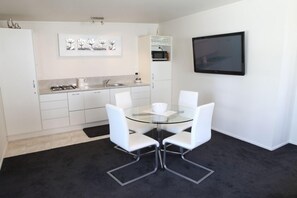 Open plan kitchen/dining area