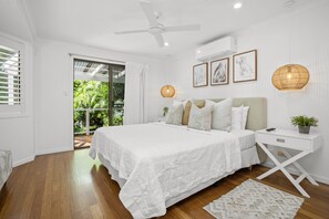 Main Bedroom Upstairs
King bed
Deck, TV, air con, ceiling fan