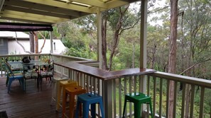 Outdoor dining & bar