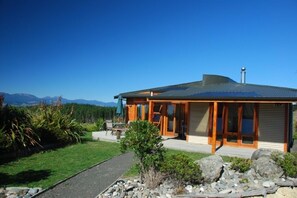 Mapua Heights Cottage welcomes you