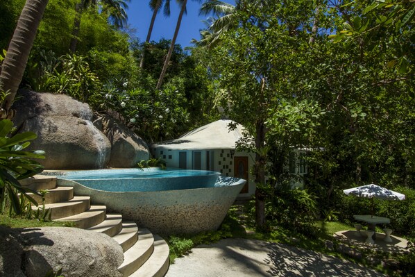 The "Bougainvillea" villa from the front...
