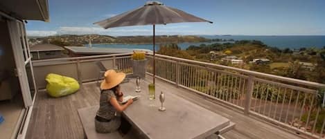 Deck Oneroa Visit Waiheke home