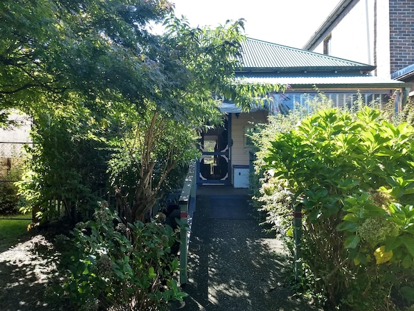 41 Hickory has a beautiful private cottage garden