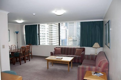 Sydney CBD Park View 2 Bedroom Apartment