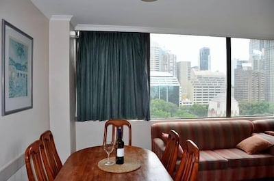 Sydney CBD Park View 2 Bedroom Apartment