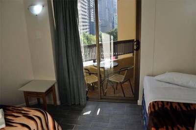 Sydney CBD 2 Bedroom Apartment with Balconies