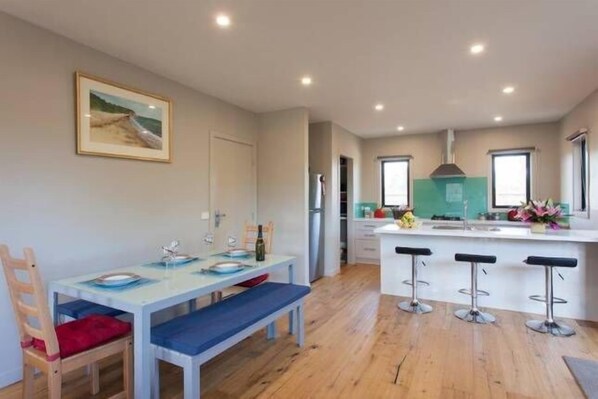 kitchen/dining