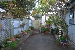 PATIO, BBQ AREA