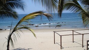 Beach in front 5 min walk