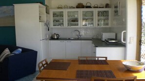 kitchen/dining area