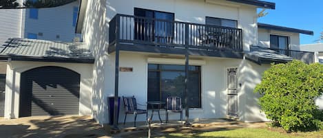 Absolute Beachfront Getaway Moana