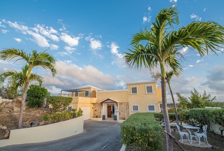 Welcome to Spyglass Hill Villa