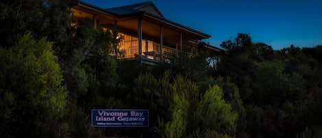 Night view of Vivonne Bay Island Getaway.