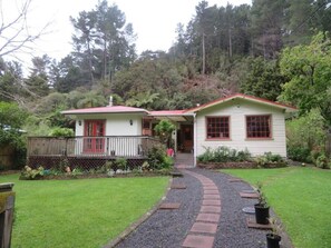 Gorgeous Twin Totara Cottage.