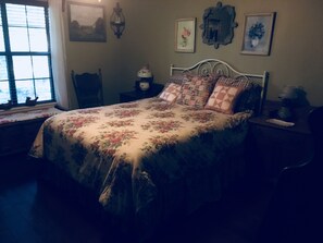 queen  bed room