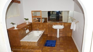 main bedroom bathroom