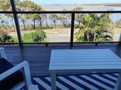 Pet friendly fully furnished unit with harbour views and sea breezes
