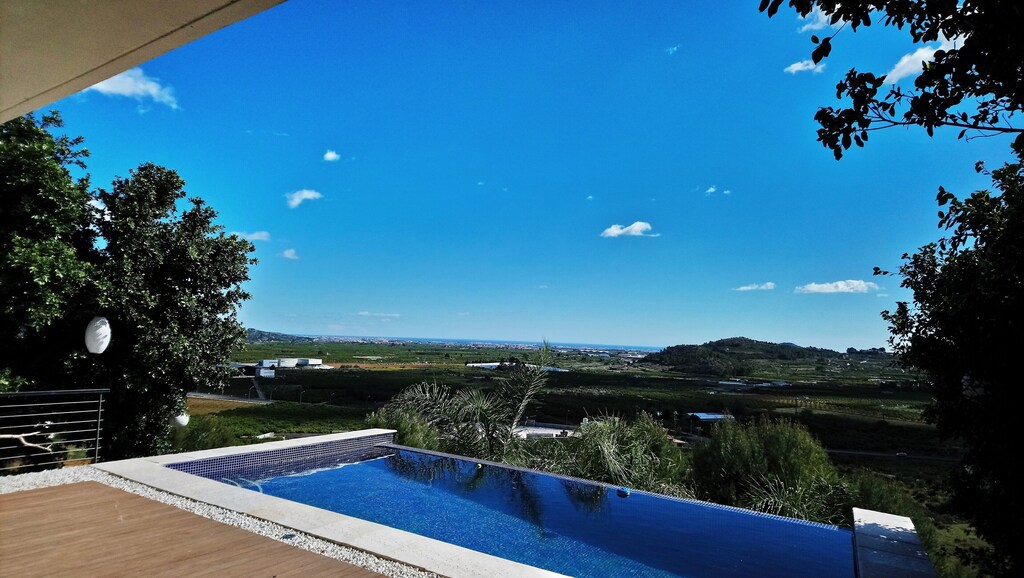 Moderne Villa Mit Meerblick Uber Gandia In Hanglage Und Infinity Pool Ador