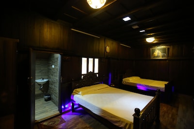 Castillo De Woods - The Traditional Luxury Villa, Munnar