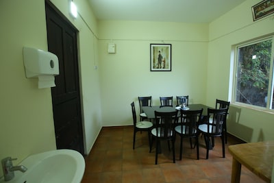 Castillo De Woods - The Traditional Luxury Villa, Munnar