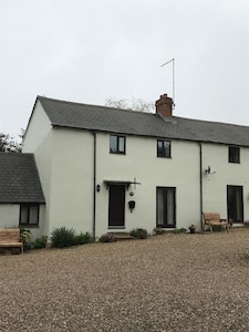  A delightful cottage in Northamptonshire - the heart of the shires.