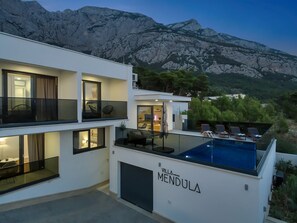Villa Mendula at night