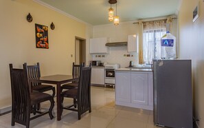 Dining Area & Kitchen