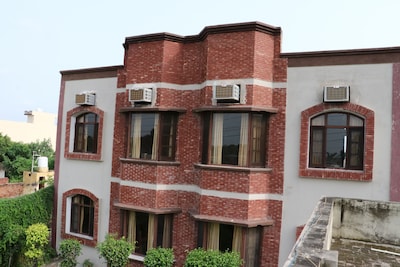 Beautiful Group n Marriage Stay Cottage in Amritsar