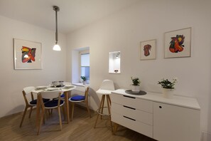 Dining area for 4 persons