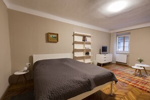 Double bed 160 x 200 cm