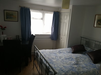 En-suite double room with shared kitchen 15 minute-walk away from King's College