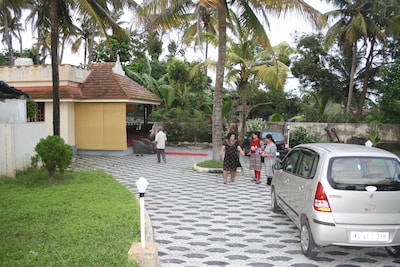 Cherai Beach Villa - Experience the beachside stay