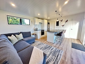 Modern full kitchen with breakfast bar