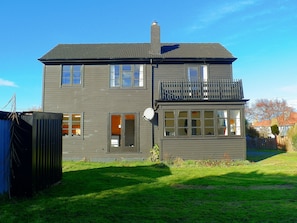 Garden view, to kitchen, lounge and 3 bedrooms