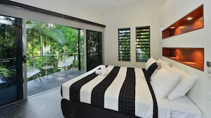 Absolute on Newell Beach
Absolute beachfront
Four bedrooms
Close to Port Douglas