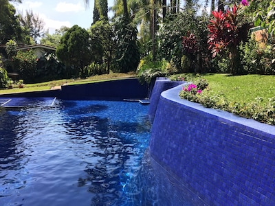 ¡Hermosos alquileres de vacaciones en Sunny Cuernavaca, México-Familia y mascotas!