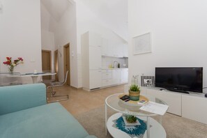 Living room in lovely sea-view Flynn apartment
