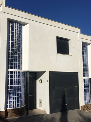 Casa #2 -- with one internal parking and one secure external parking spot.